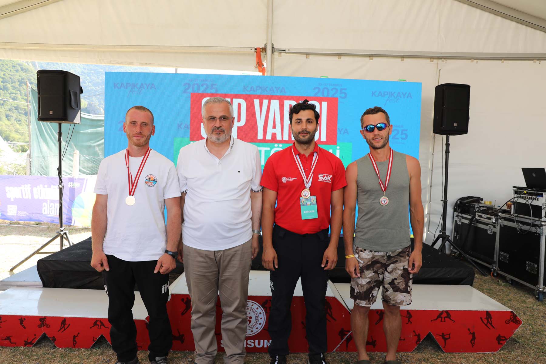 KAPIKAYA’DA BİR İLK! KIZILIRMAK NEHRİ’NİN ETEKLERİNDE “SUP YARIŞI” YAPILDI