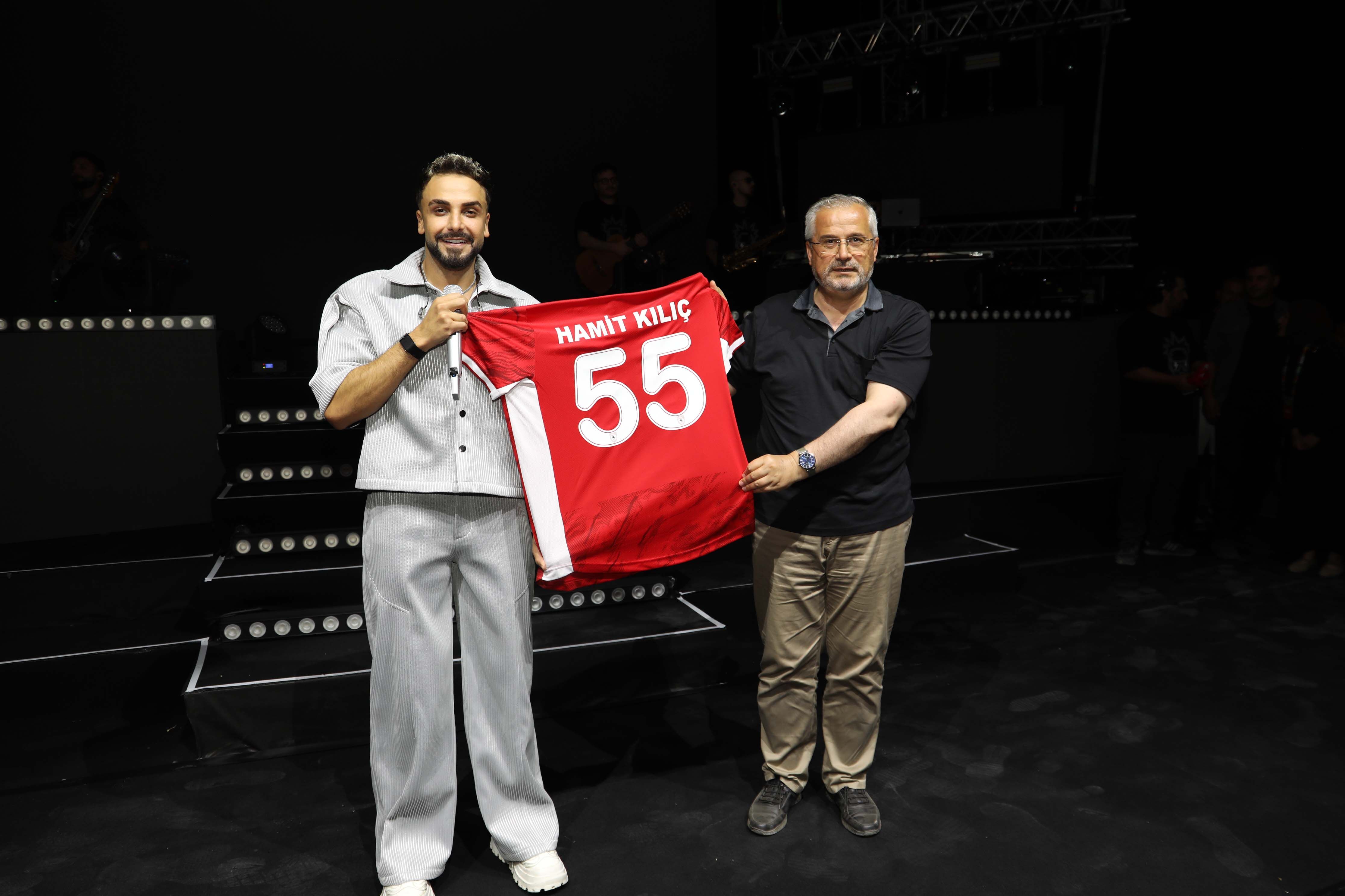 KAPIKAYAFEST'TE MÜZİĞİN RİTMİ SEFO İLE YÜKSELDİ