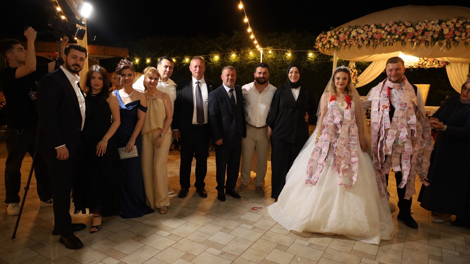 Gizem ve Berkay Aşklarını Bir Ömürlük İmzayla Taçlandırdılar
