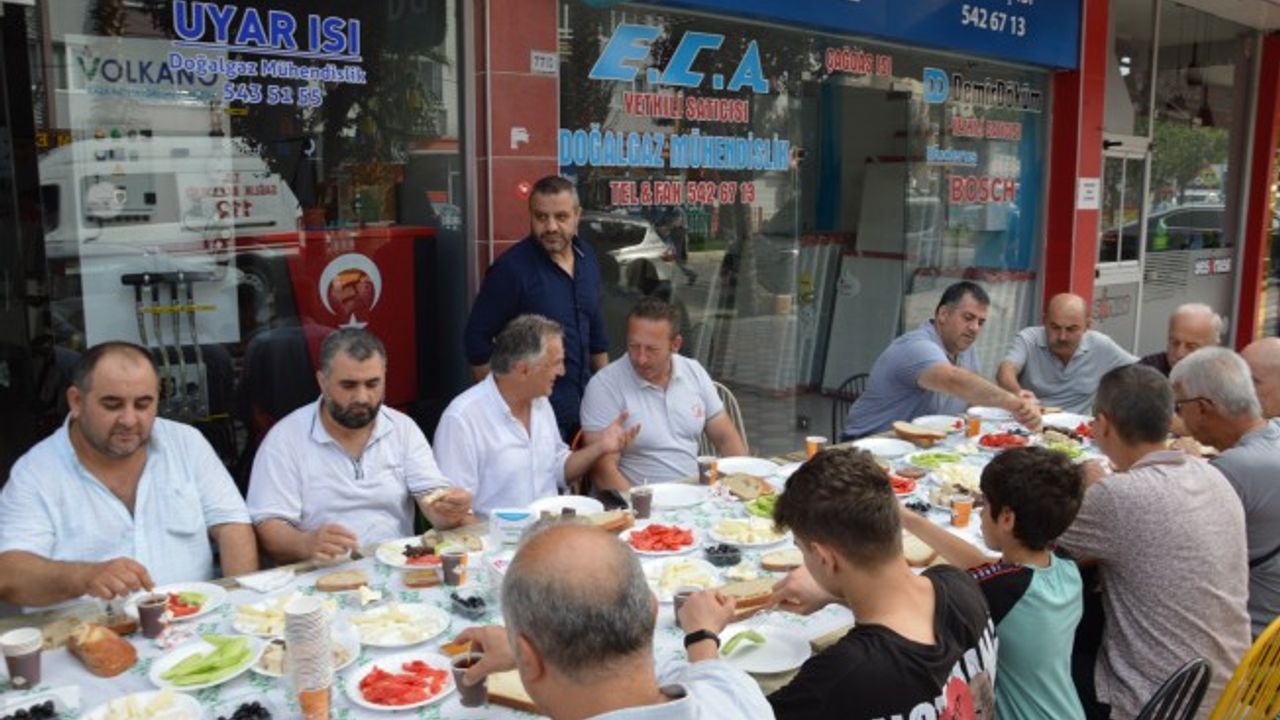7.Geleneksel Bulvar Esnaf Kahvaltısının Onur Konuğu Serdal Sefa Kocabaş Oldu.