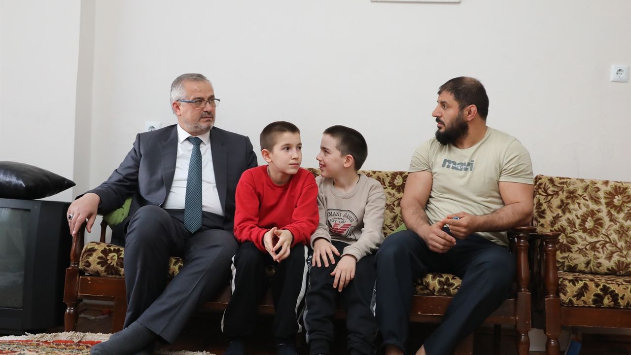 Bafra Belediye Başkanı Hamit Kılıç Depremzede Aileleri Ziyaret Etti