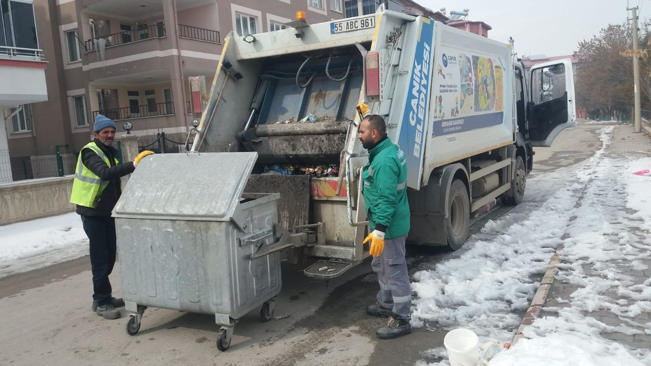 Canik Belediyesi Temizlik İşleri Ekipleri Deprem Bölgesinde