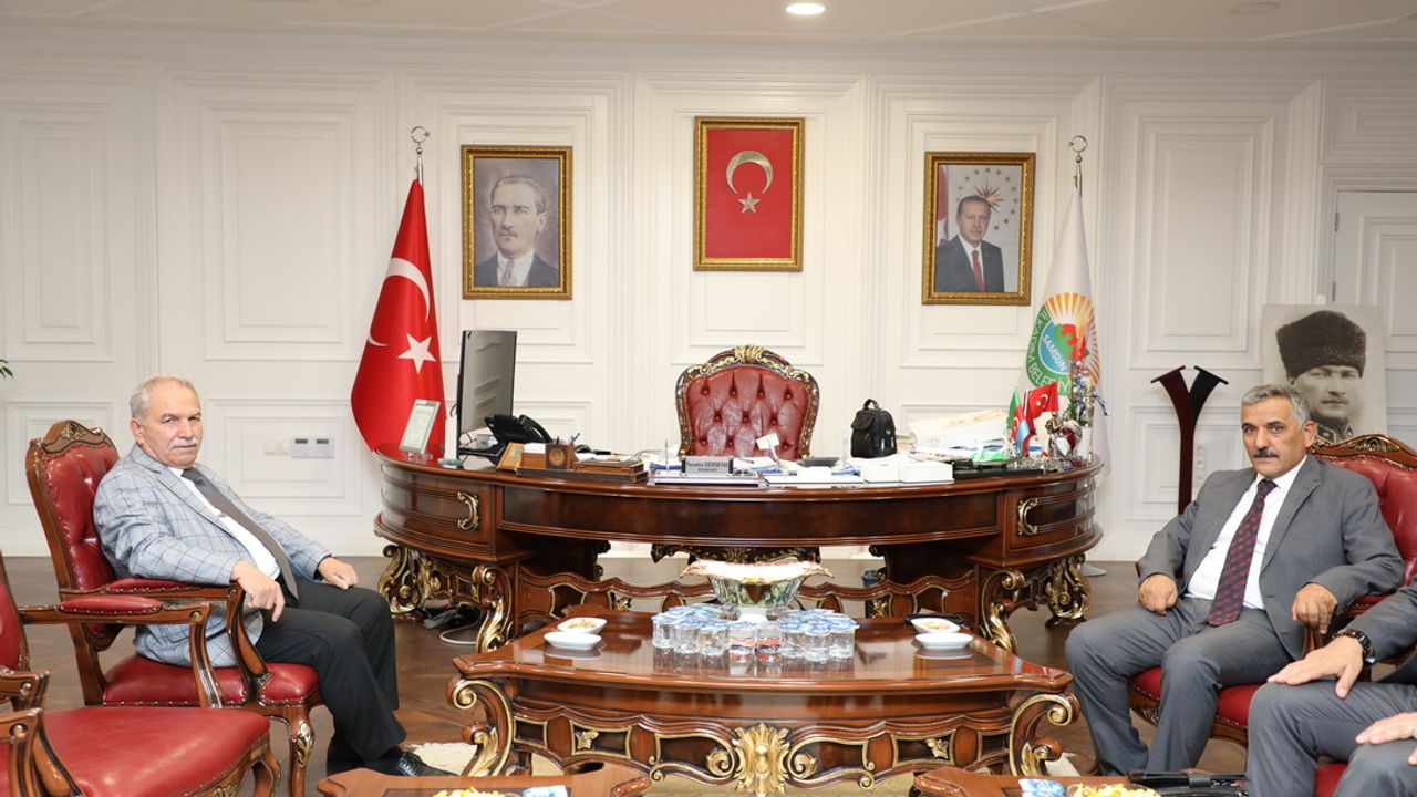 Eski Samsun Valisi Osman Kaymak Başkan Demirtaş’ı Makamında Ziyaret Etti