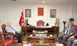 Eski Samsun Valisi Osman Kaymak Başkan Demirtaş’ı Makamında Ziyaret Etti