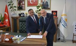 İmzalar Kardeşliğe Atıldı