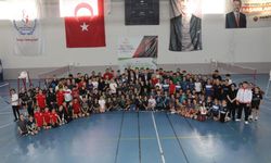 Bafra Belediyesi Öncülüğünde Gençlik Haftası Badminton Turnuvası Yapıldı
