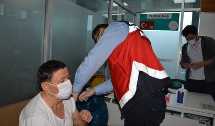Bafra Devlet Hastanesinde Yerli Aşı TURKOVAC’a Yoğun İlgi