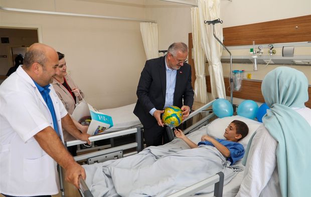 Başkan Kılıç, Sünnet Olan Çocukları Yalnız Bırakmadı