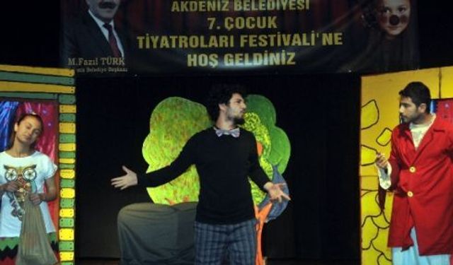 Çocuk Tiyatroları Festivali Sürüyor 