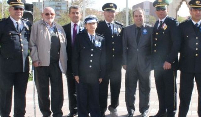 Polis Dostları Ayfer Ve Cuma Dede