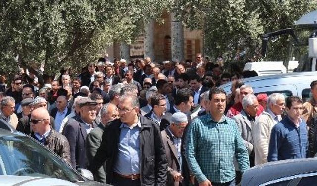 Trafik Kazasında Hayatını Kaybeden İşadamı Toprağa Verildi 