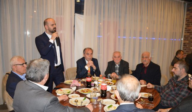 İYİ Parti Samsun Milletvekili Aday Adayı Avukat Yunus Gün partililere ve basın mensuplarına iftar yemeği düzenledi.