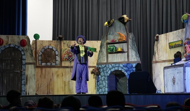 Masal Sahnede Hayat Buldu