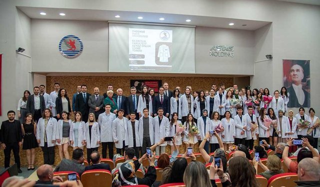 Bafra Eczacılık Fakültesi öğrencileri beyaz önlüklerini giydi