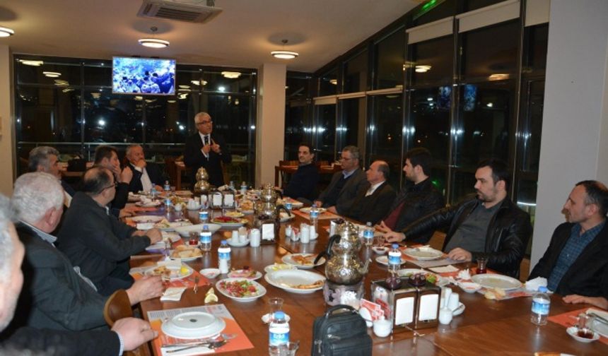 Bafra TSO Başkan Adayı Aksoy,19 Mayıs ilçesinde faaliyet gösteren esnaflarla yemekte buluştu.