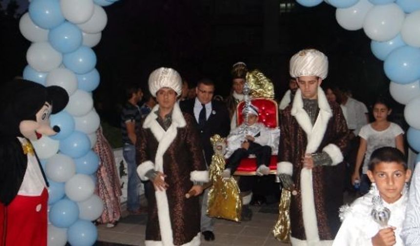 Gönül Elçileri 50 Çocuğu Sünnet Ettirdi 