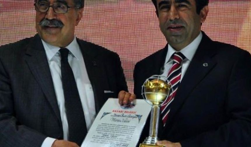 Güzeloğlu'na 'yılın Valisi' Ödülü 