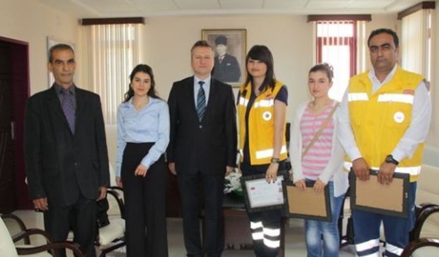 Kaymakam Şahin'den 112 Acil Servis Personeline Başarı Belgesi 