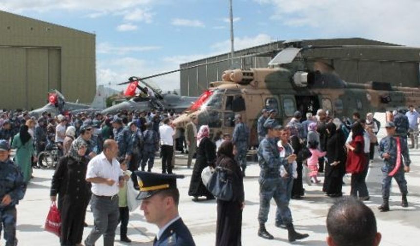 Yemin Edip Savaş Uçaklarına Bindiler