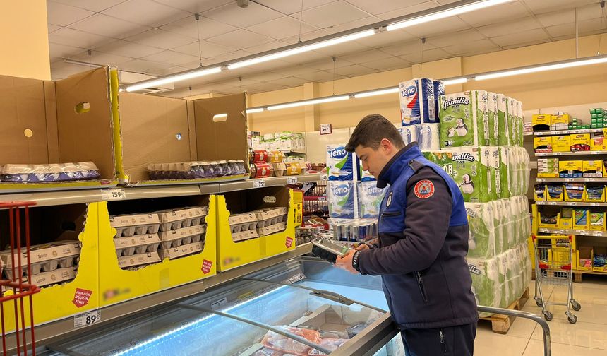 Bafra Belediyesi Zabıta Ekiplerinden Market Denetimi