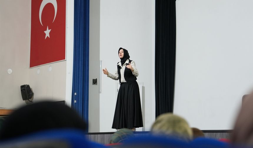 Eğitimci-Yazar Merve Gülcemal Bafralılarla Buluştu