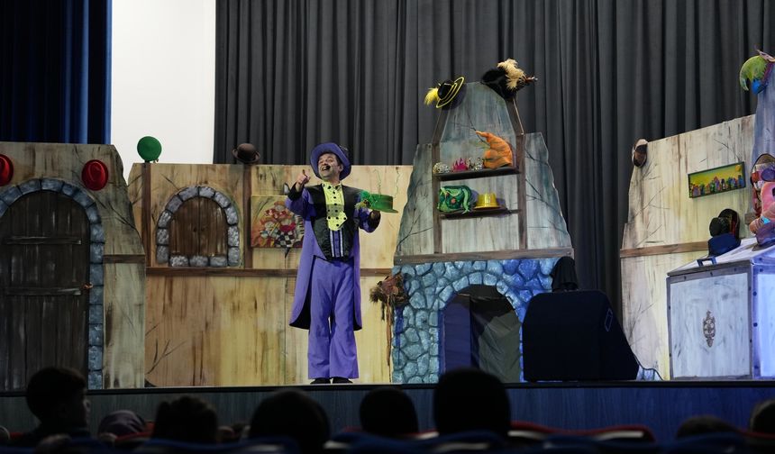 Masal Sahnede Hayat Buldu