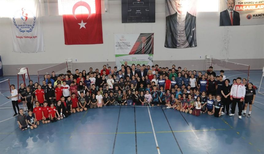 Bafra Belediyesi Öncülüğünde Gençlik Haftası Badminton Turnuvası Yapıldı