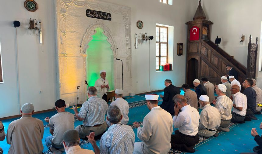 Bafra’da Eller Şehitler İçin Semaya Açıldı