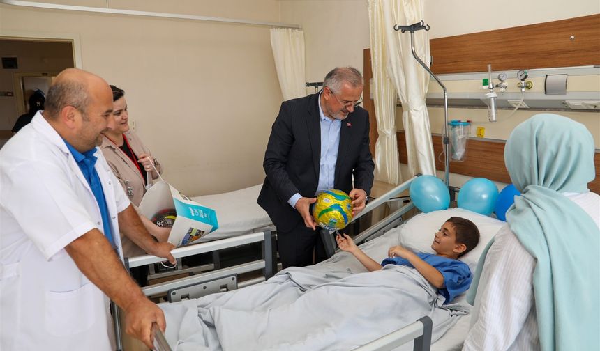 Başkan Kılıç, Sünnet Olan Çocukları Yalnız Bırakmadı